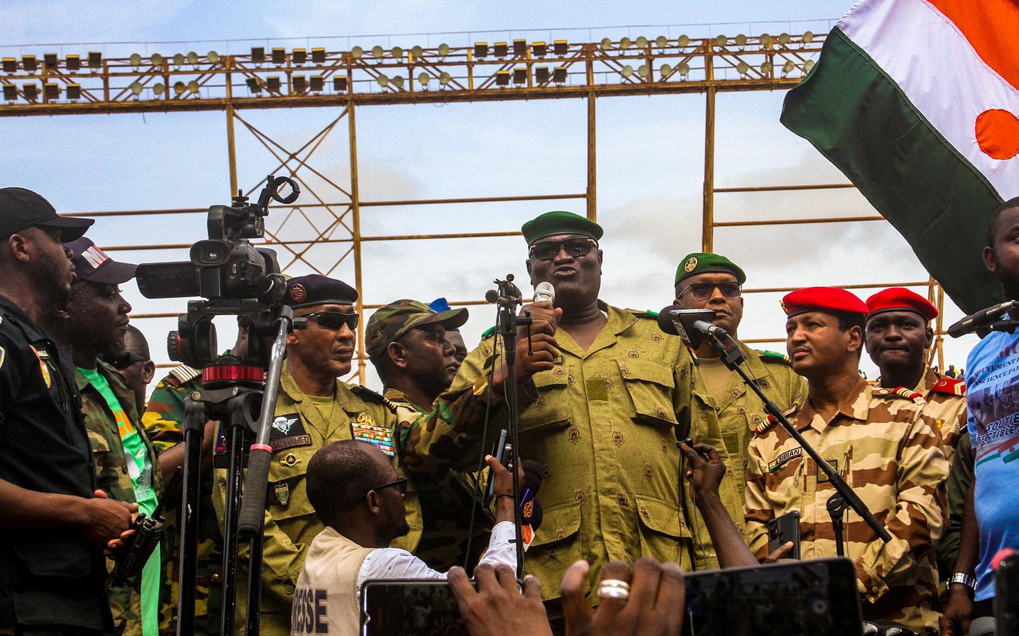Nigeri hunta liikmed riigipöörde toetusüritusel