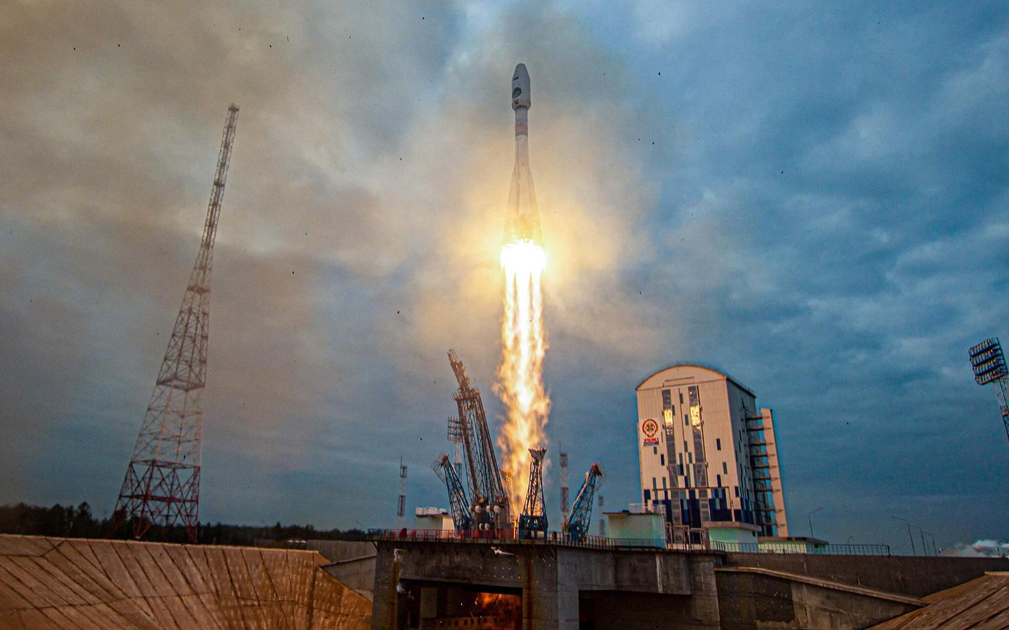 С космодрома Восточный запущена ракета с