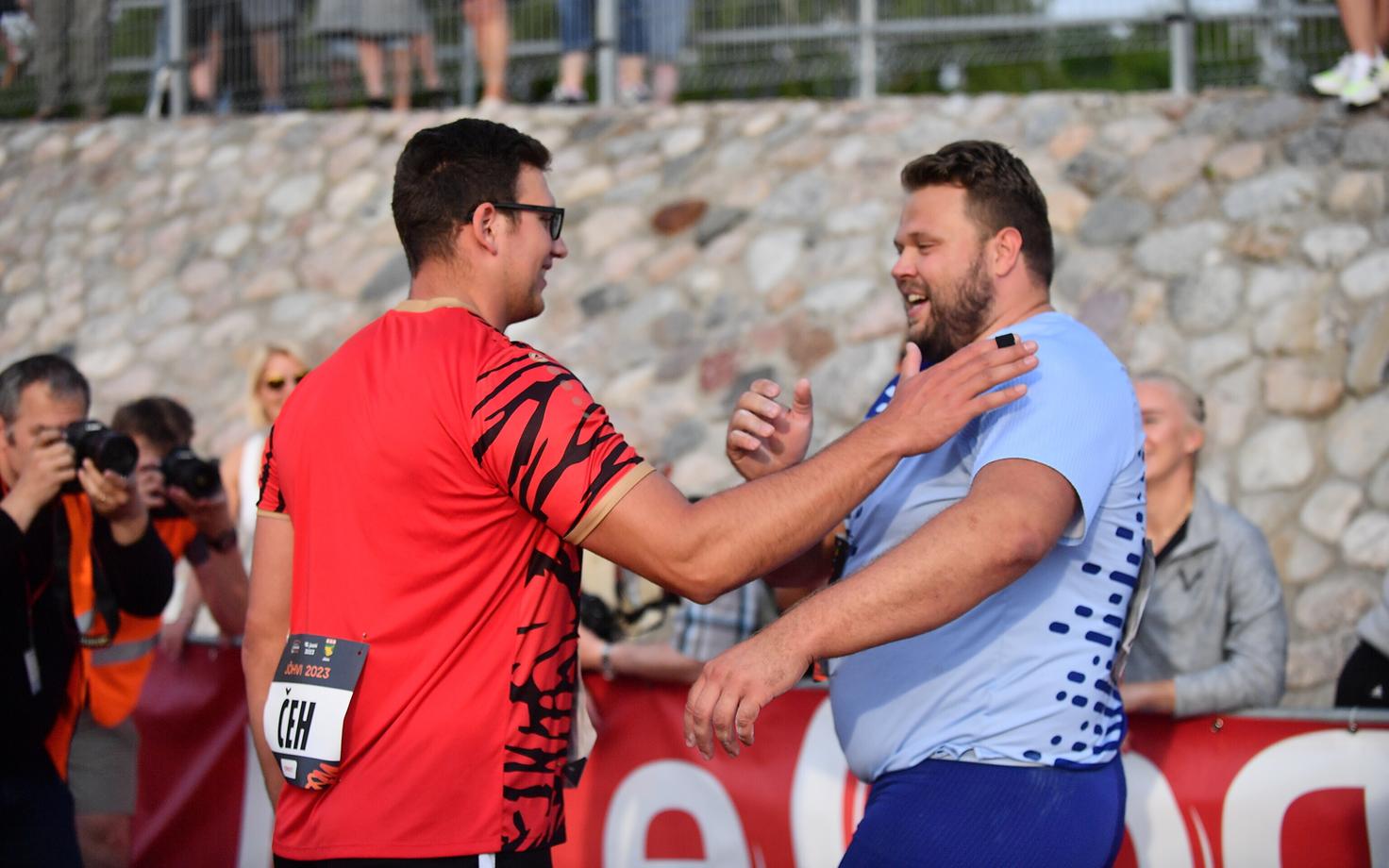 Kristjan Ceh (vasakul) ja Daniel Stahl Jõhvi kergejõustikuõhtul