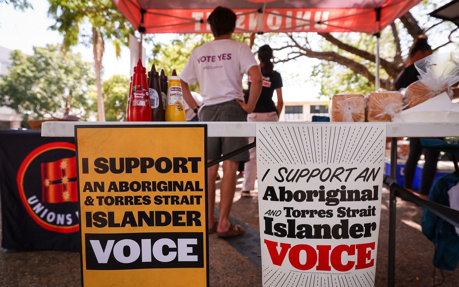 Austraalia põliselanike õiguste referendumi pooldajate kampaaniaplakatid Austraalia põhjaterritooriumil Darwinis
