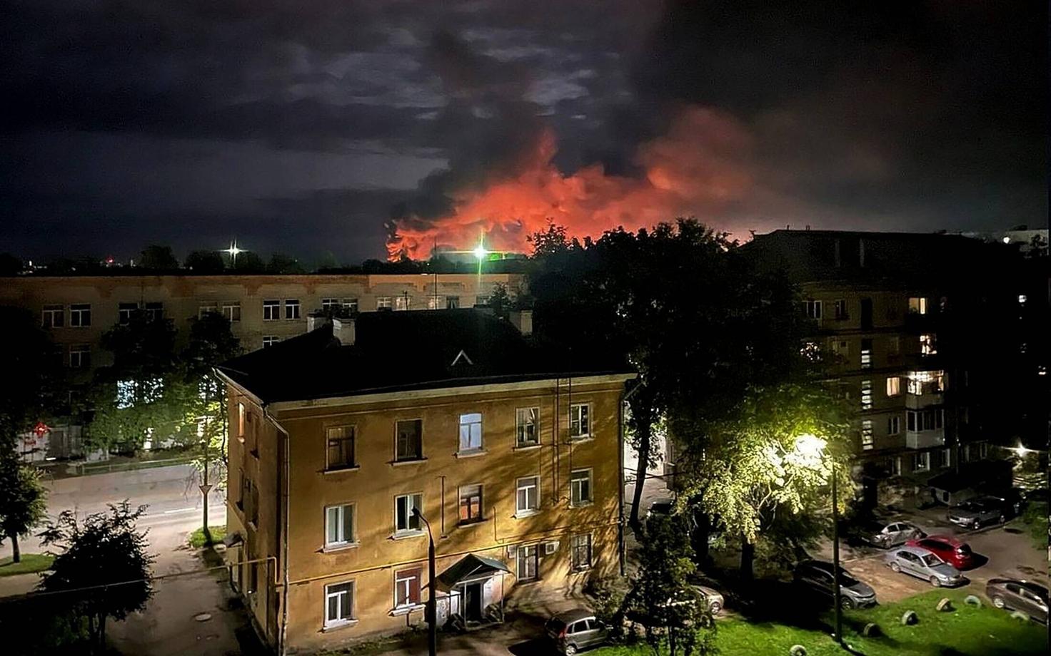Пожар на военном аэродроме в Псковской области в результате атаки украинского беспилотника.