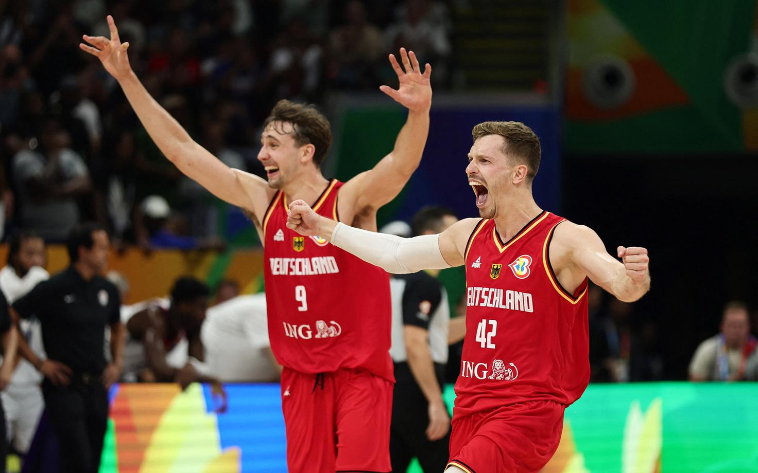 Franz Wagner (vasakul) ja Andreas Obst tähistamas