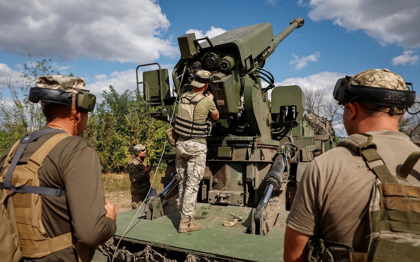 Ukraina suurtükiväelased Ukraina enda välja arendatud suurtükisüsteemiga Bohdana
