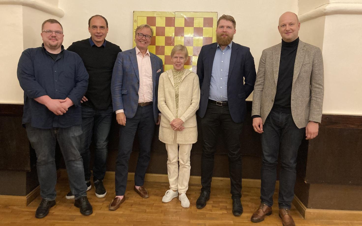 Eesti Maleliidu uus nõukogu. Vasakult: Rauno Veri, Kaido Külaots, Joakim Helenius, Tatjana Fomina, Rando Tomingas ja Igor Krupenski.