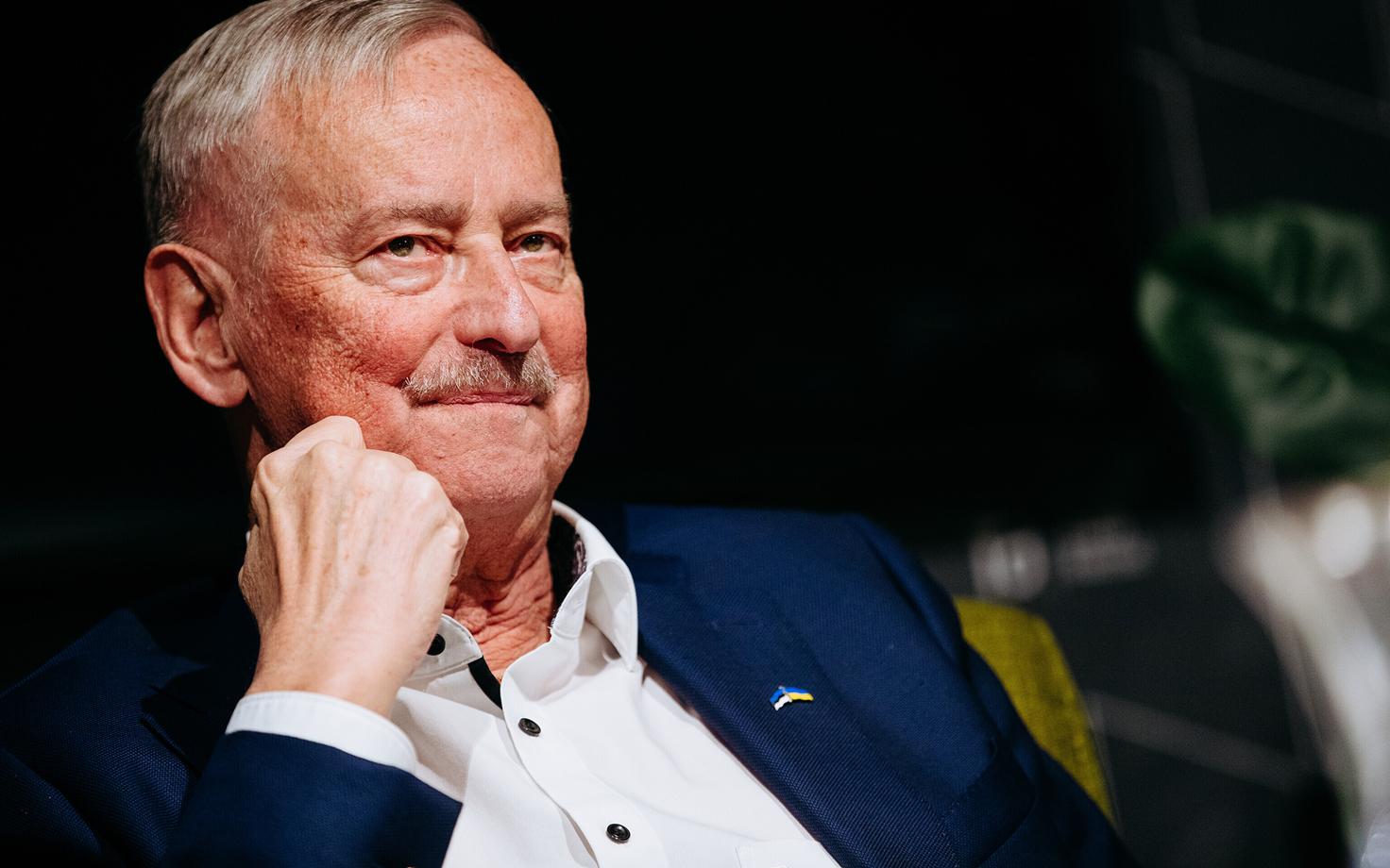 Siim Kallas oma värske elulooraamatu esitlusel