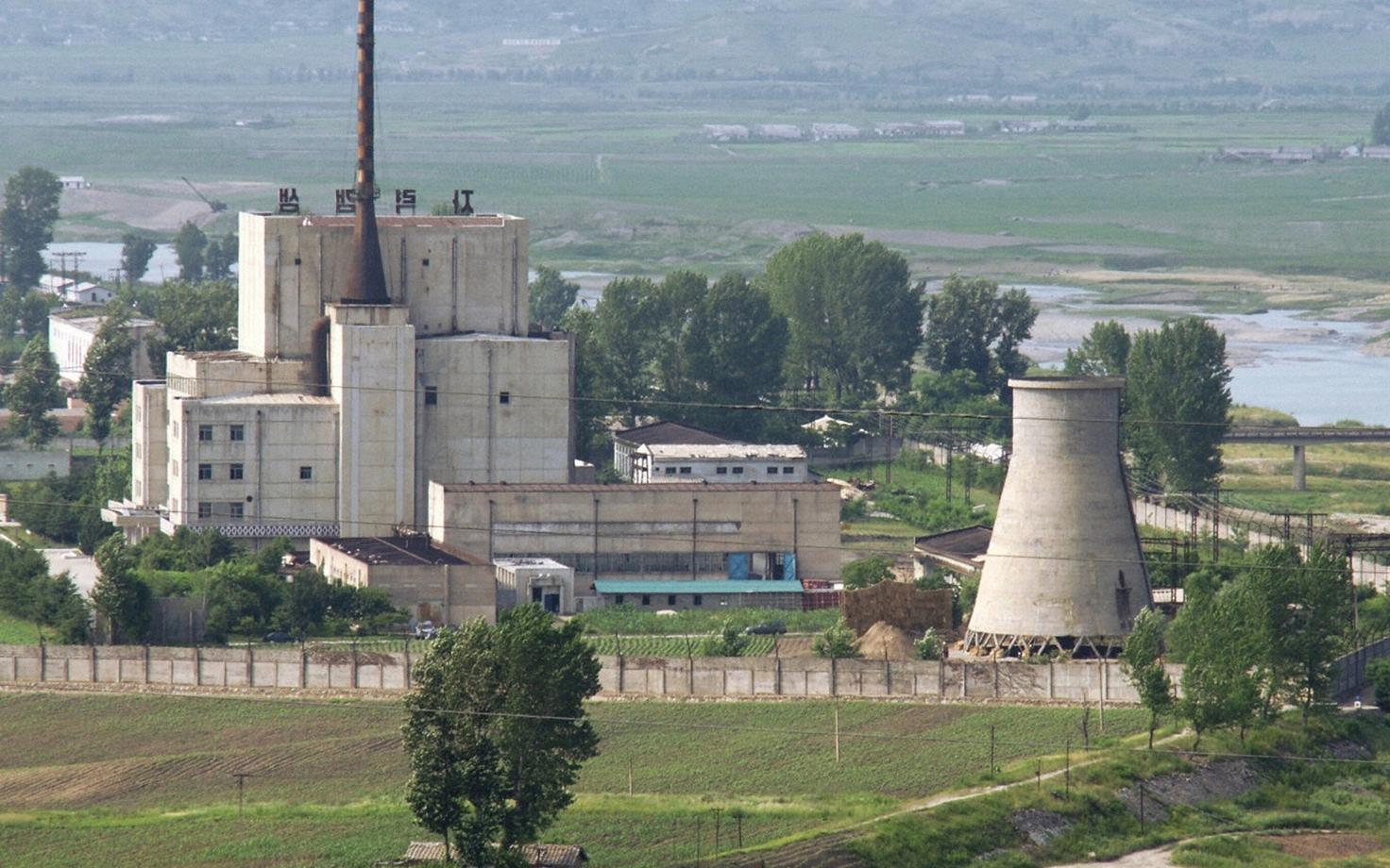 Ядерный реактор в Йонбене (Северная Корея).