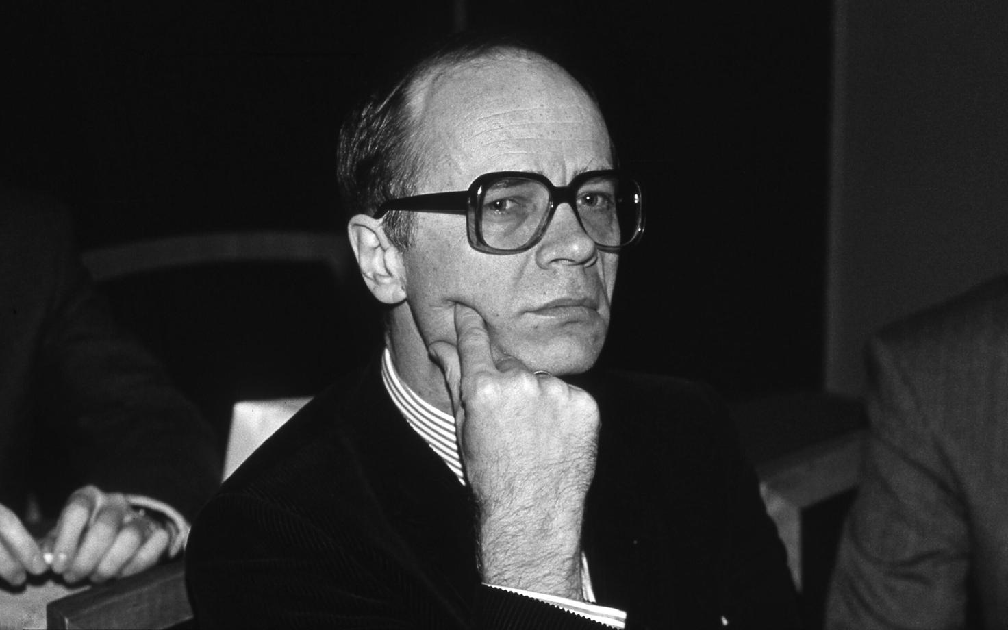 Rein Saluri 1986. aastal kirjanike liidu IX kongressil.