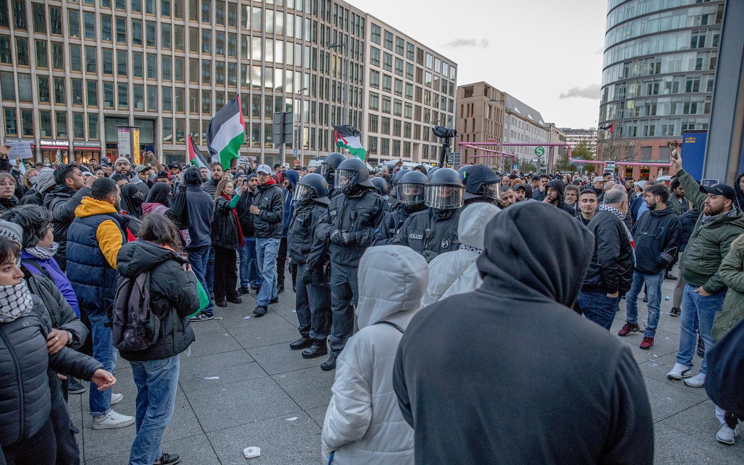 Saksa politsei ajas laiali ebaseadusliku Palestiina-meelse protesti