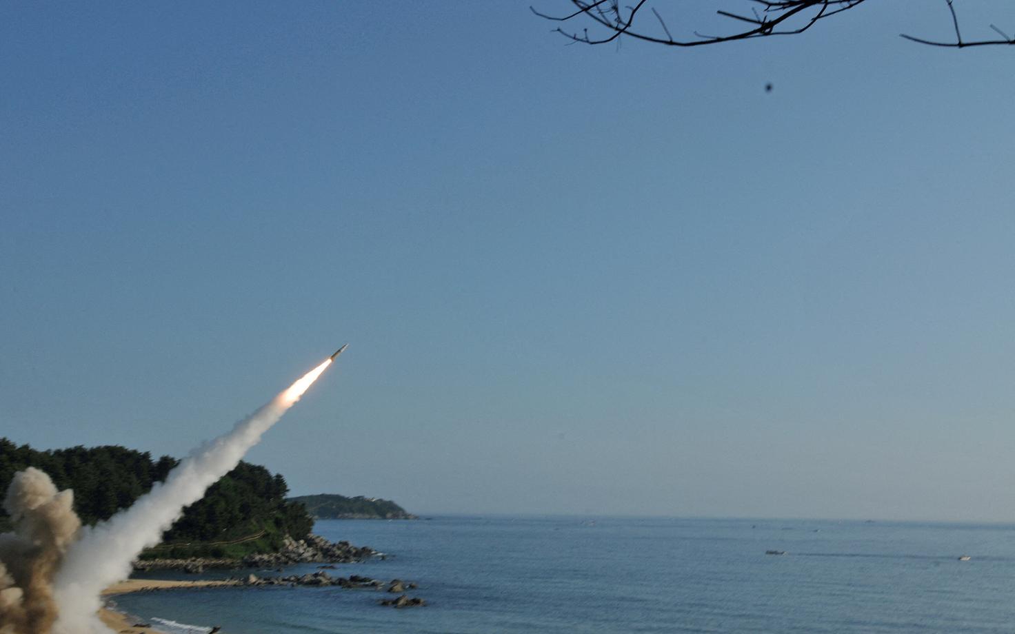 ATACMS-i raketi kasutamine Lõuna-Koreas USA ja Lõuna-Korea sõdurite ühisel õppusel