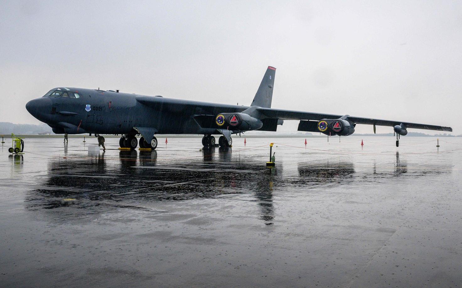 USA B-52 Lõuna-Korea õhuväebaasis.