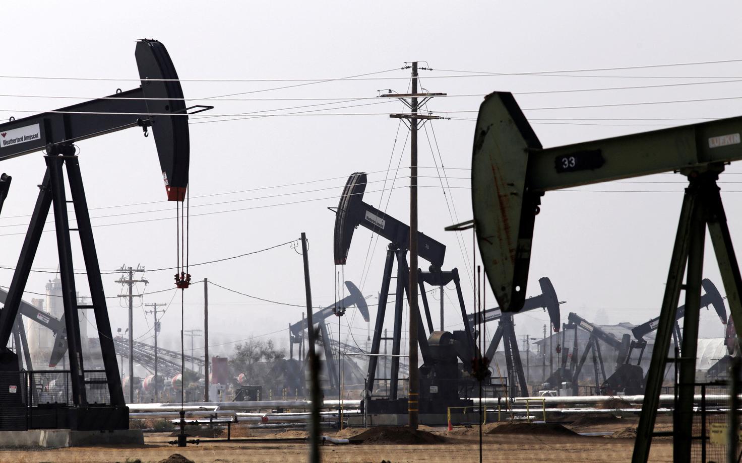 Добыча нефти в Калифорнии, США.