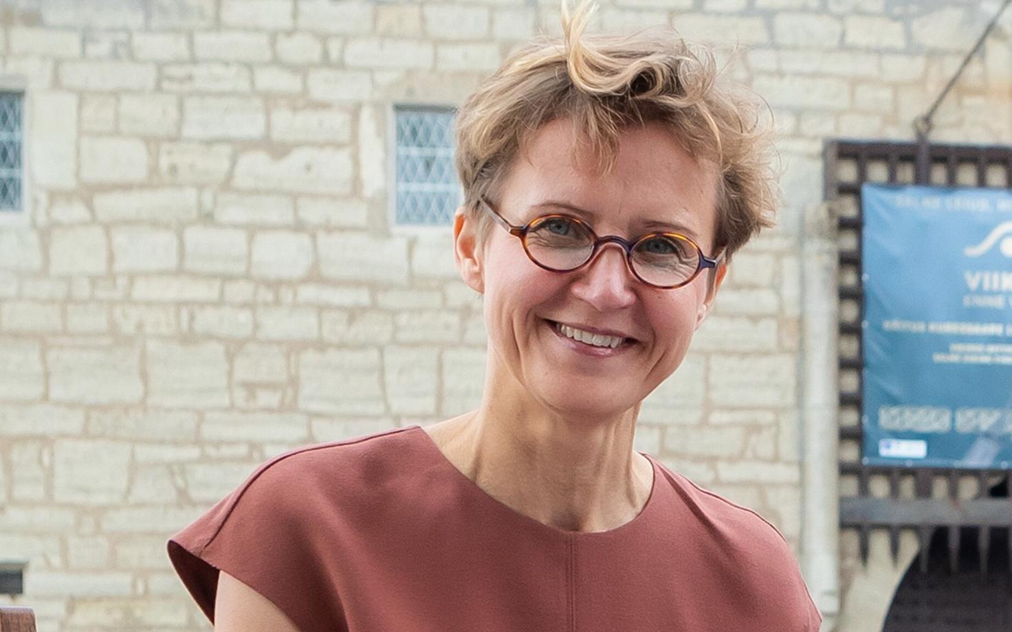 Rita Valge.