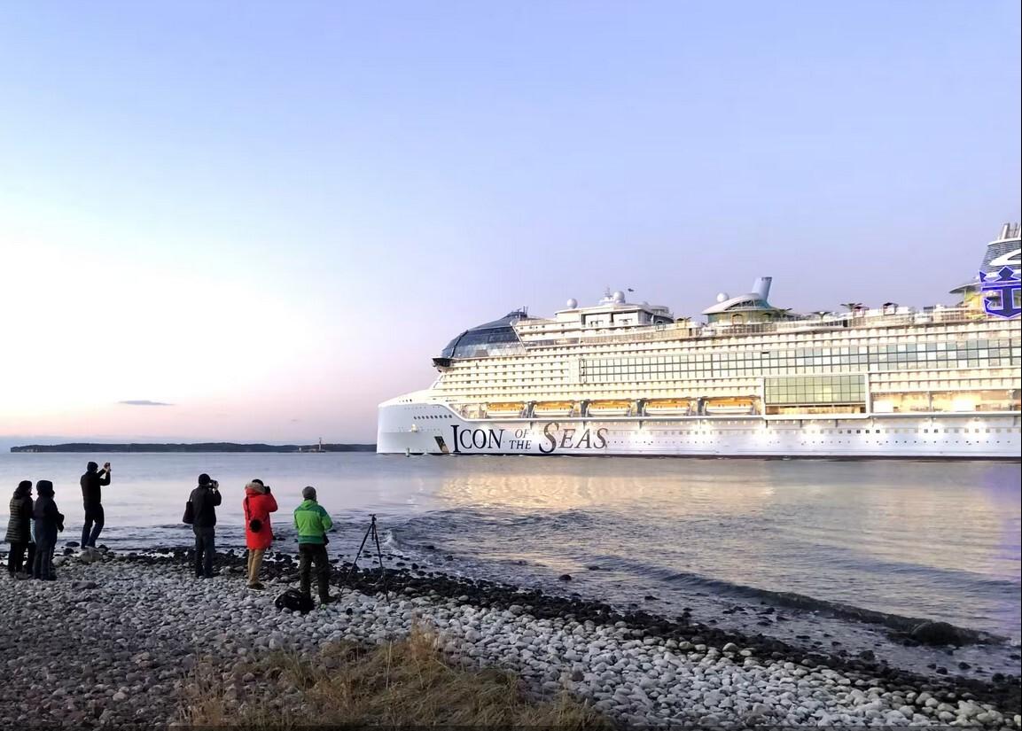 Самый большой в мире круизный лайнер Icon of the Seas.