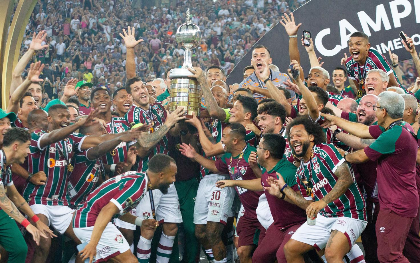 Fluminense mängijad Copa Libertadorese trofeega