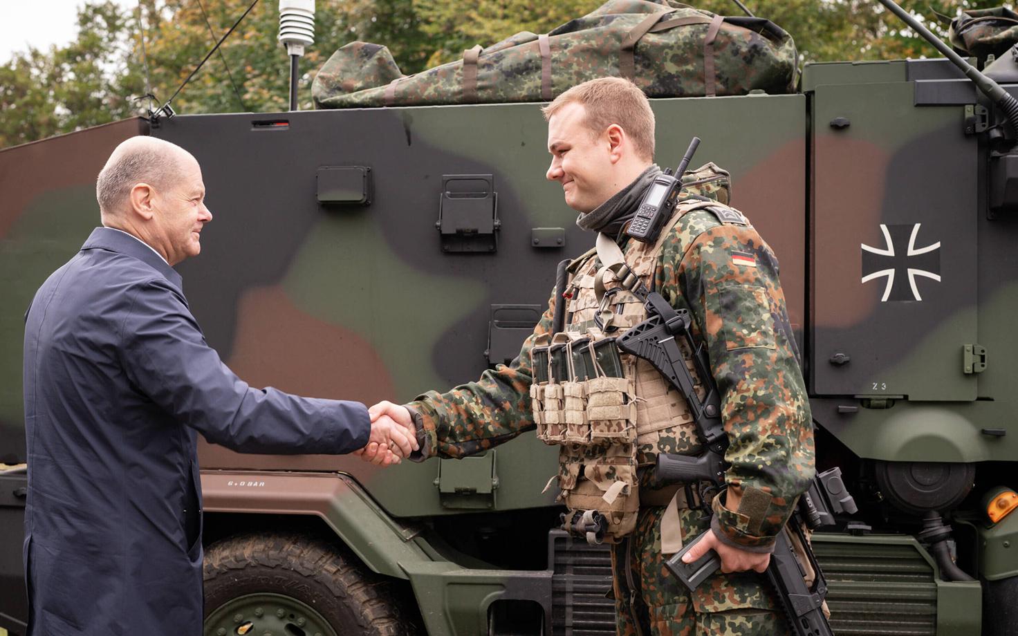 Olaf Scholz ja Saksa sõjaväelane