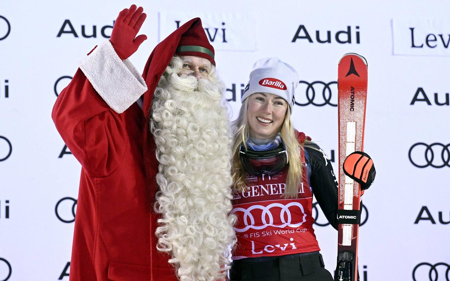 Mikaela Shiffrin koos jõuluvanaga.