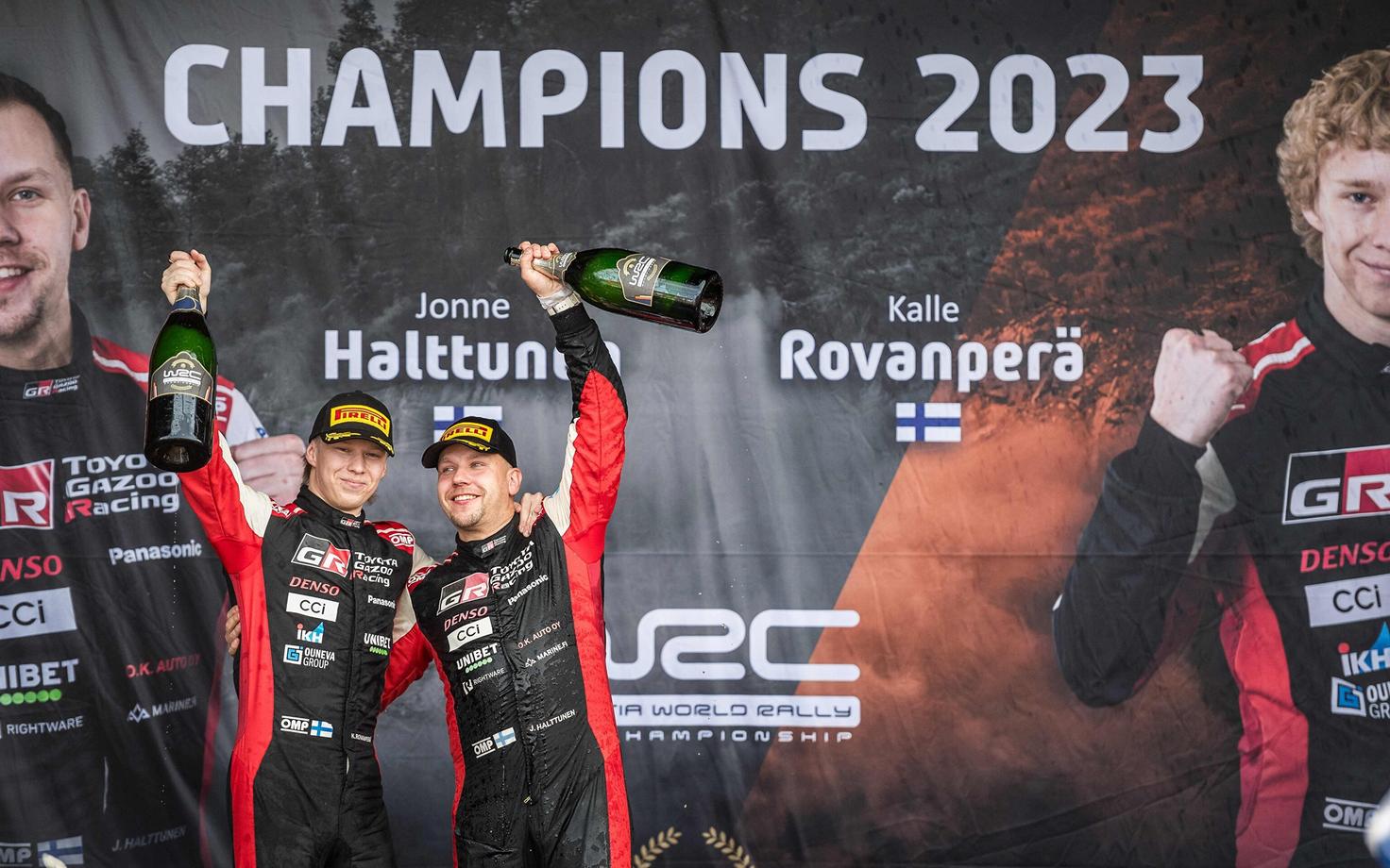 Kalle Rovanperä (vasakul) ja kaardilugeja Jonne Halttunen