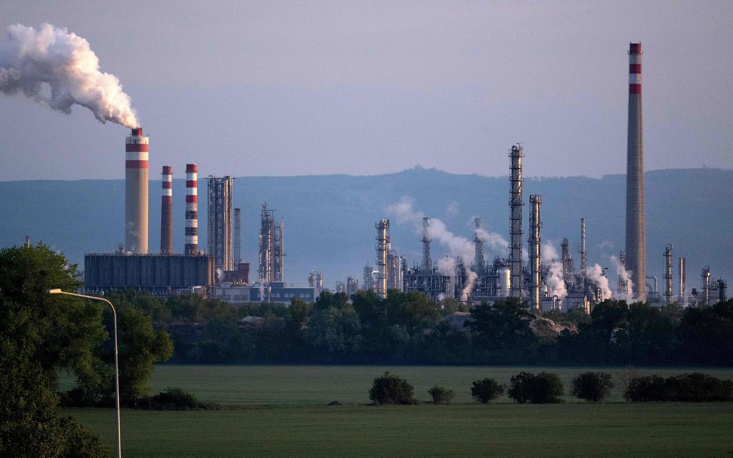 Slovakkia suurim rafineerimistehas Slovnaft riigi pealinnas Bratislavas.