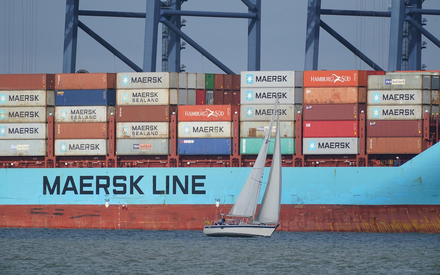 Контейнеровоз Maersk.