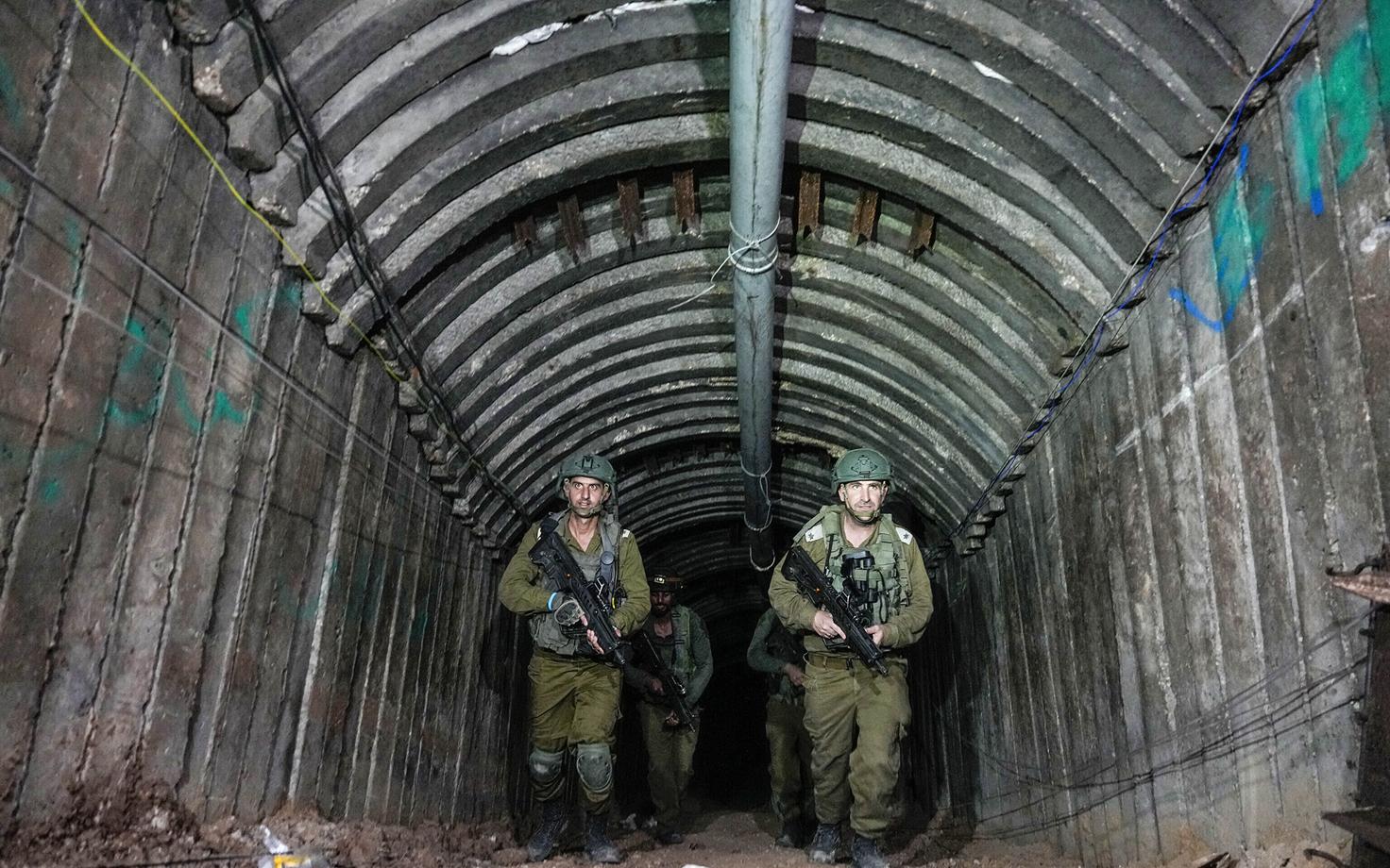 Iisraeli sõdurid väidetavas Hamasi tunnelis 15. detsembril.
