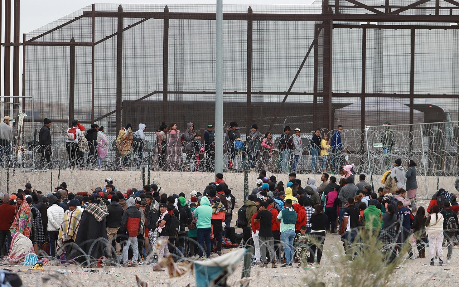 Migrandid üritavad USA-sse siseneda