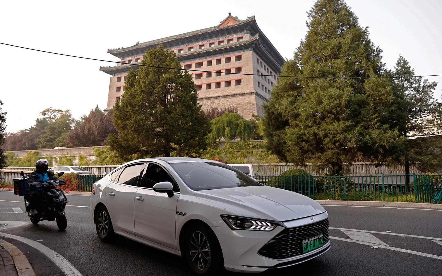 BYD-i uus elektrisõiduk Qin liikumas Pekingi tänavail.