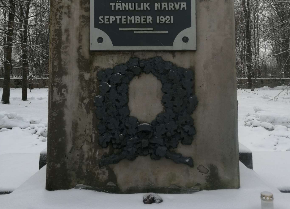 Акт вандализма на Гарнизонном кладбище в Нарве.