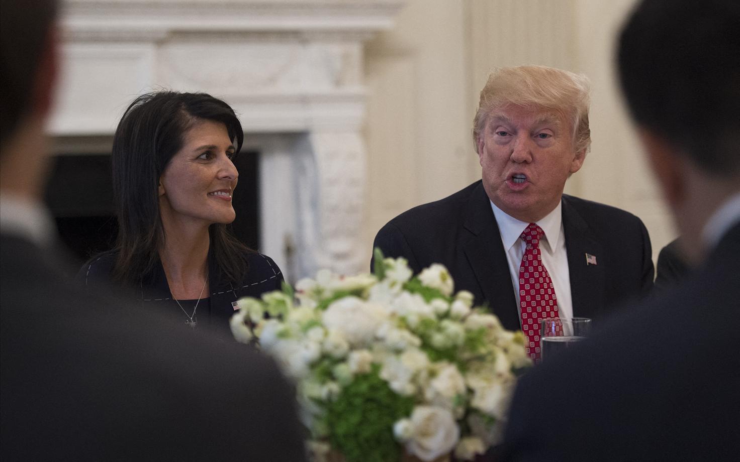 Nikki Haley ja Donald Trump. Haley töötas Trumpi presidendiadministratsioonis USA saadikuna ÜRO juures.