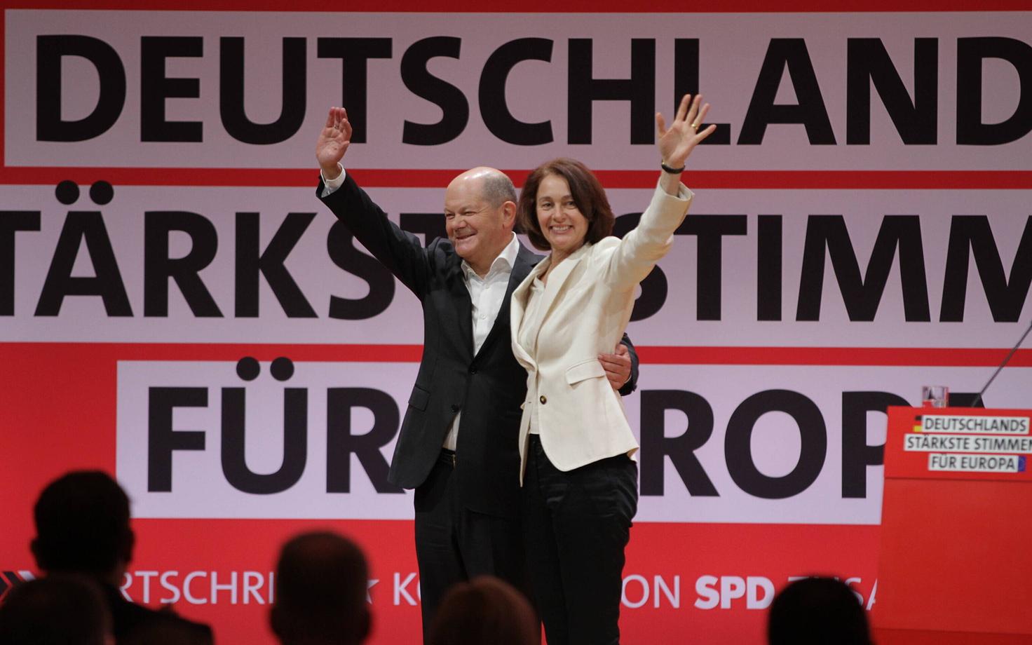 Saksamaa kantsler Olaf Scholz ja SPD esinumber Euroopa Parlamendi valimistel Katarina Barley. SPD sai Barley eestvedamisel 2019. aasta Euroopa Parlamendi valimistel halvima tulemuse oma ajaloos.
