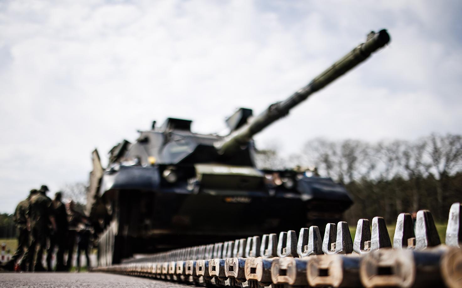 Ukraina sõdurid õppimas kasutama tanki Leopard 1A5.