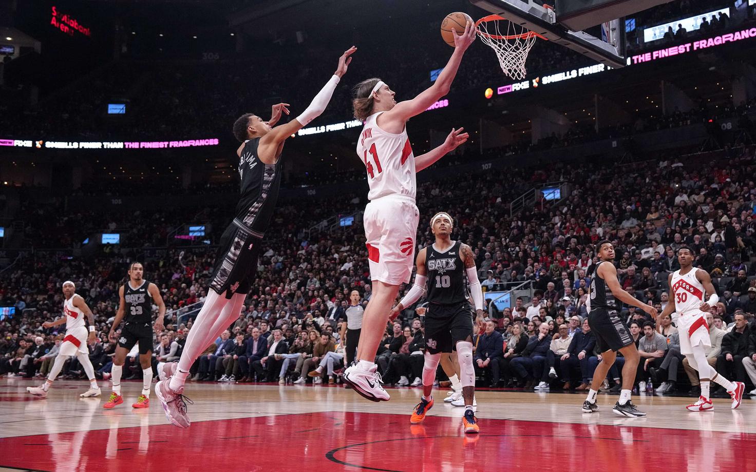 Victor Wembanyama blokeeris mängus Toronto Raptorsi vastu kümme viset