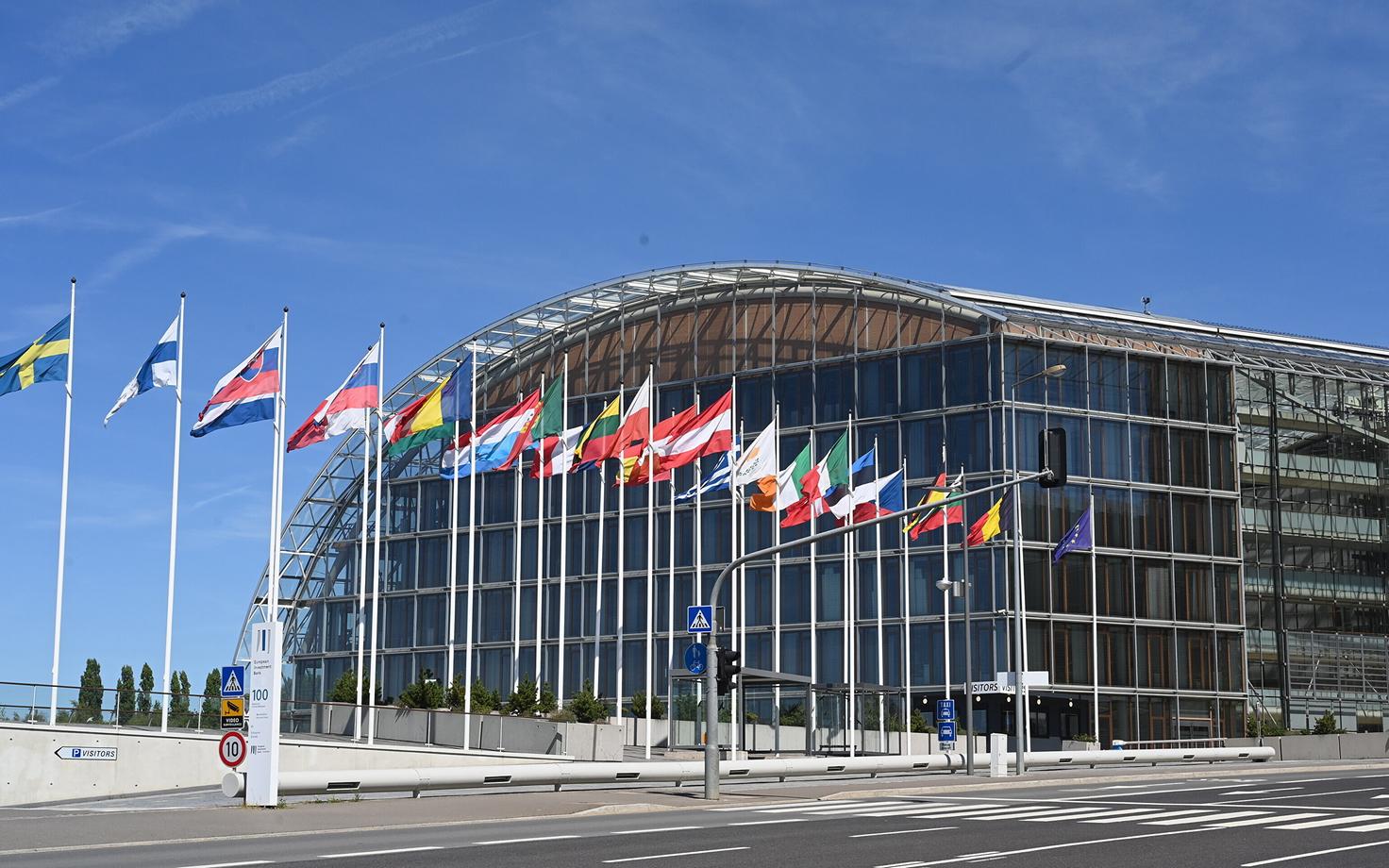 Euroopa Investeerimispanga (EIB) peakorter Luksemburgis. EL-i rahandusministrid kaaluvad EIB kaasamist ühenduse kaitseinvesteeringute rahastamisse.