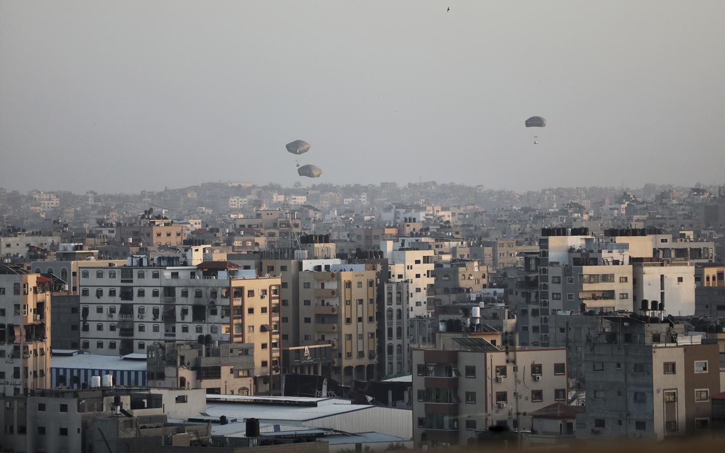 USA lennukid heitsid Gaza sektorisse toidupakid.