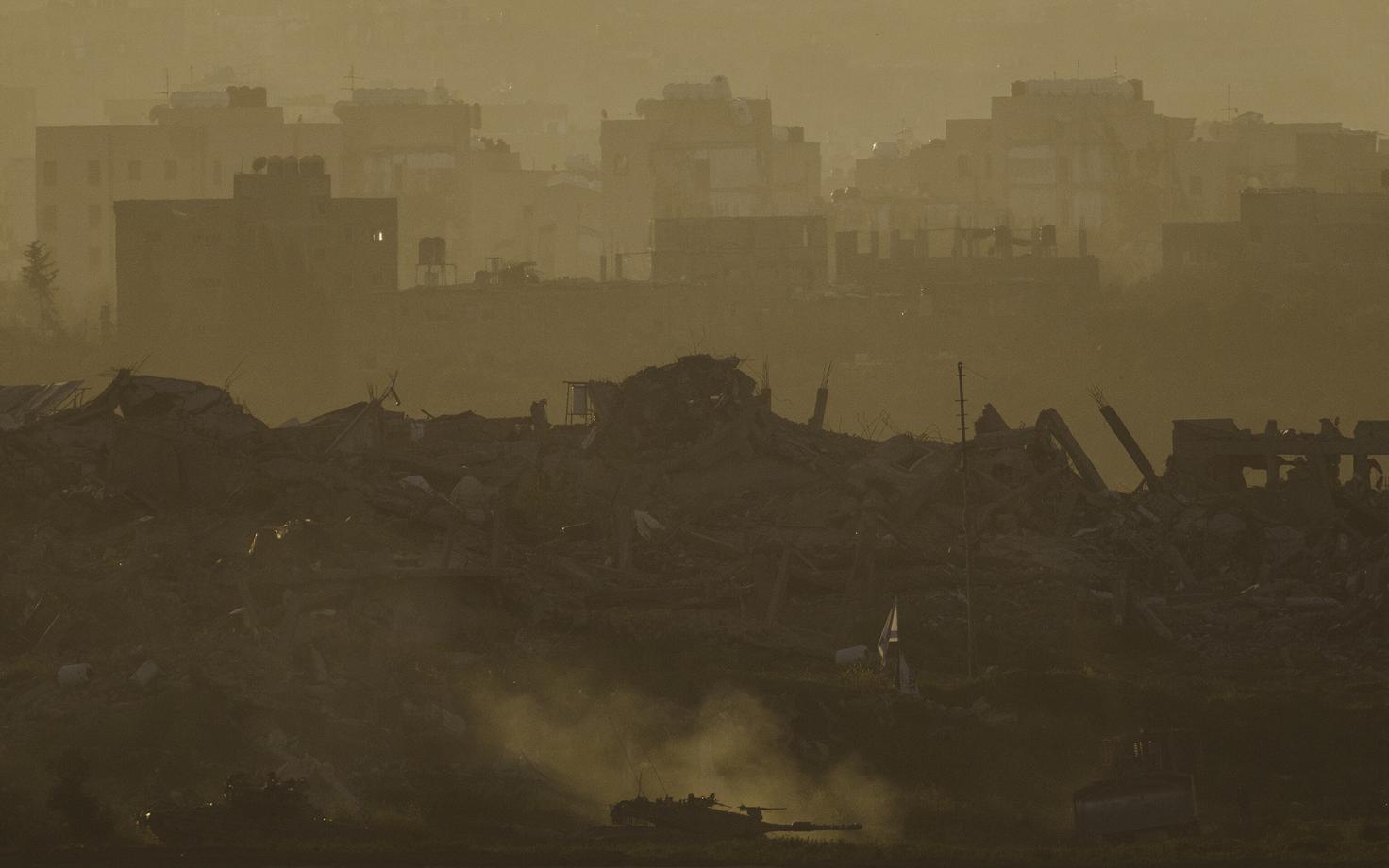 Iisraeli armee tank sõidab Gaza sektoris