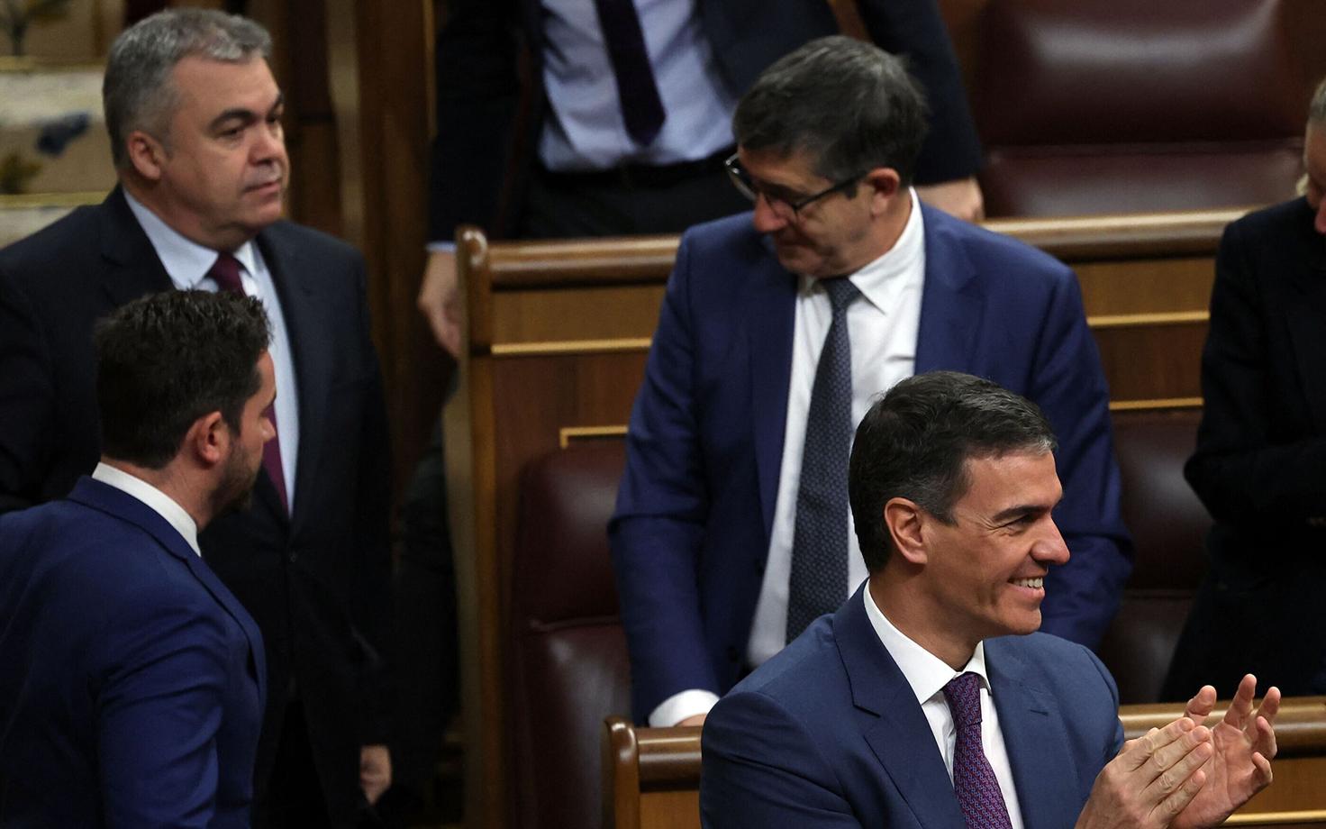 Hispaania peaminister Pedro Sanchez hääletuse järel amnestiaseaduse üle.