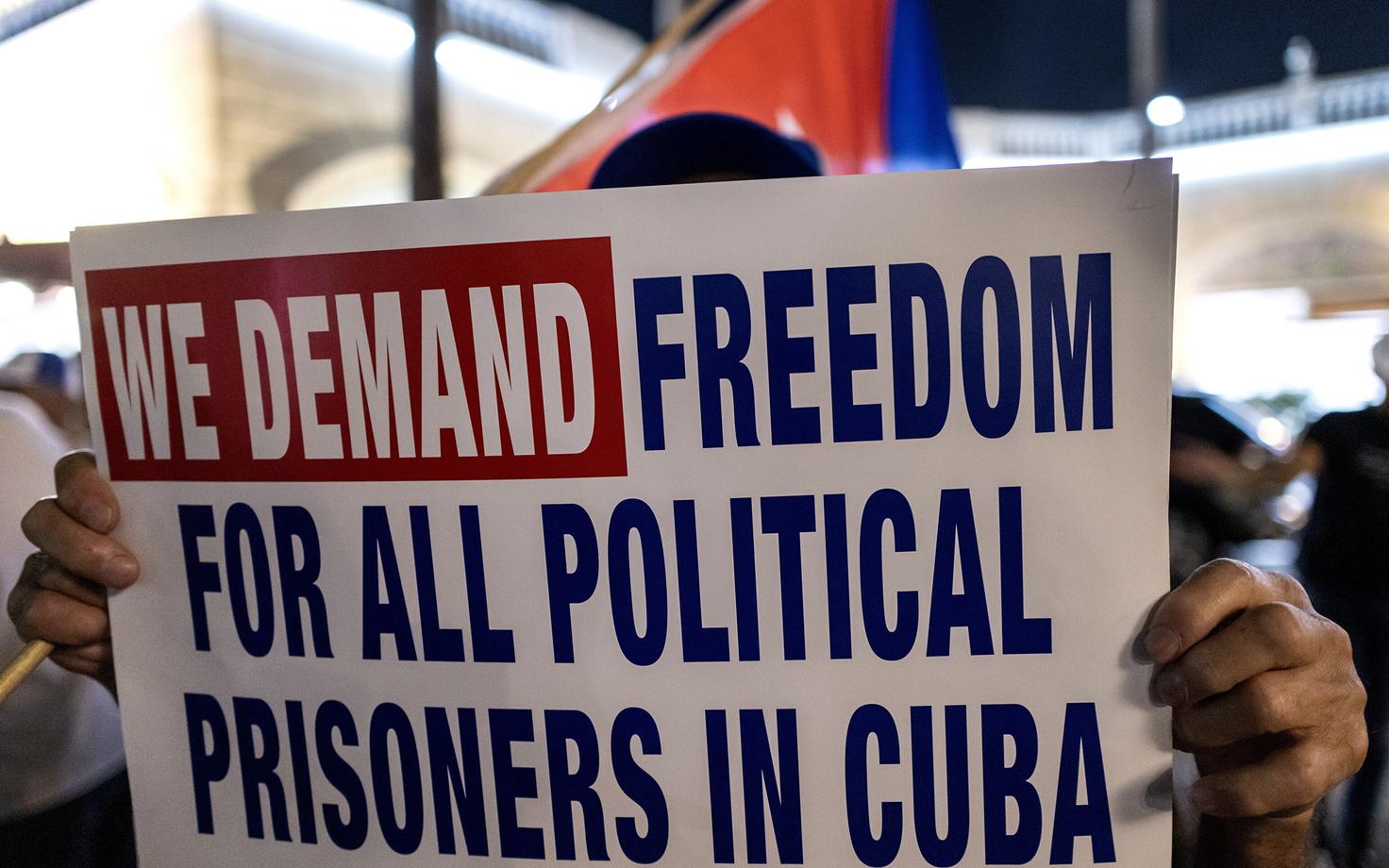 Toetusmeeleavaldus Kuuba protestijatele Miamis, Floridas.
