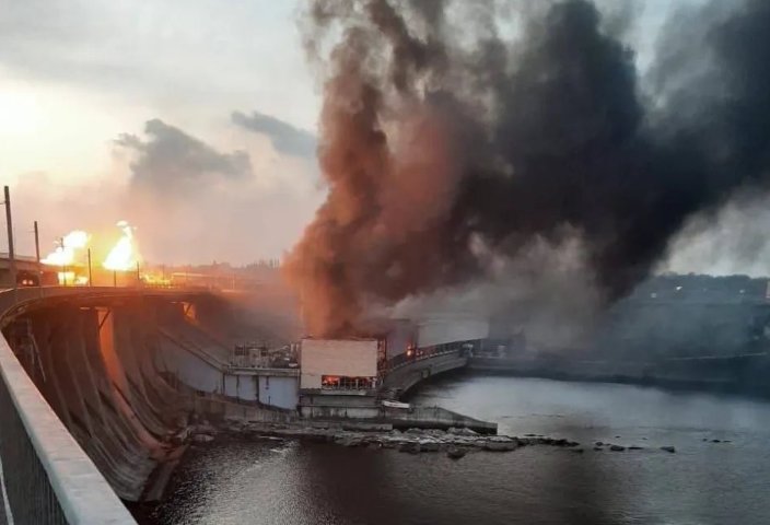 Vene drooni- ja raketirünnakus kahjustada saanud Ukraina suurim hüdroelektrijaam DniproHES.