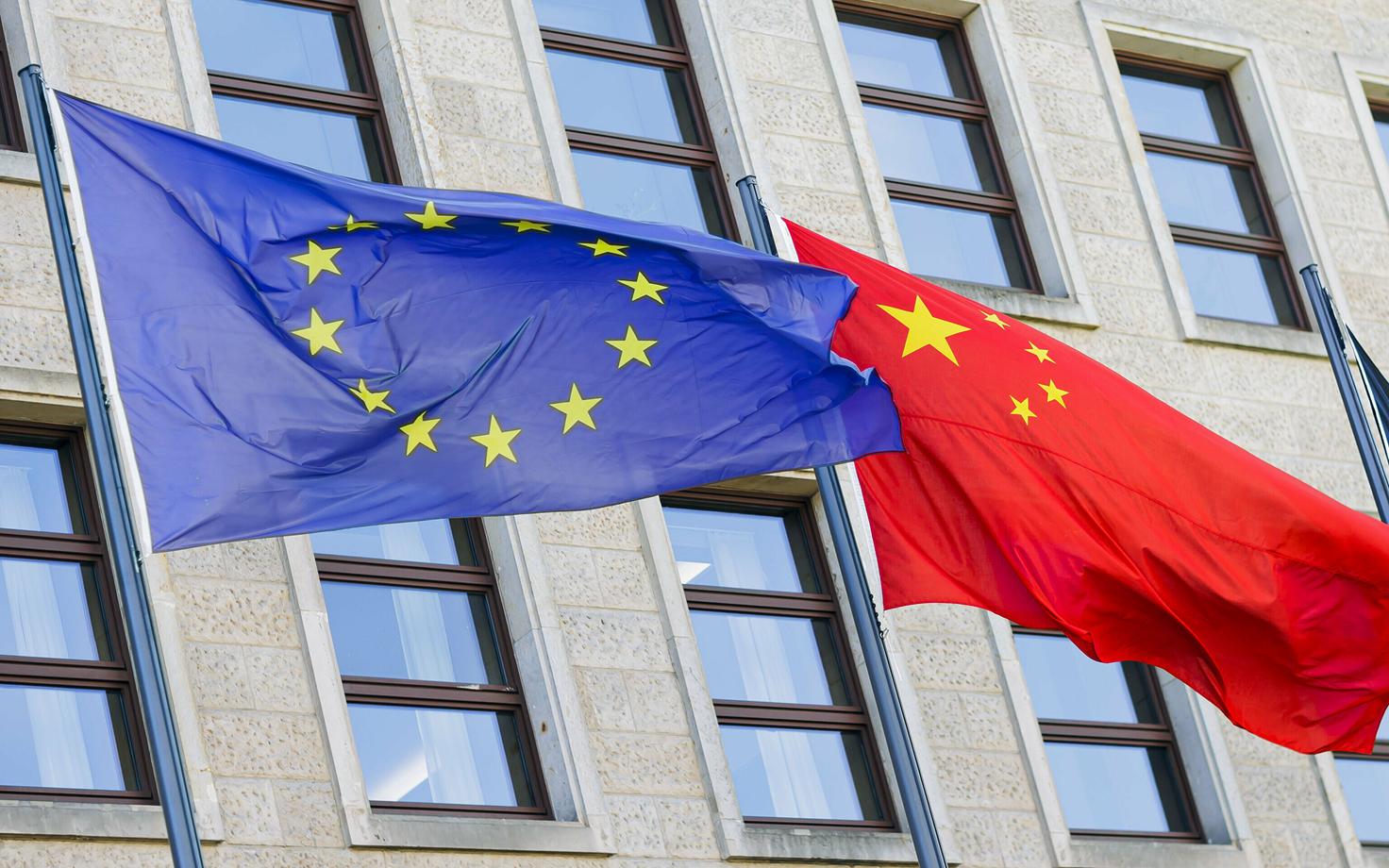 Euroopa Liit on korduvalt süüdistanud Hiinat ulatusliku riigiabi pakkumises oma ekspordisektorile, mis moonutab EL-i siseturgu.