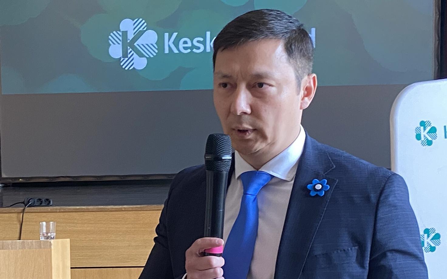Михаил Кылварт на Совете Центристской партии в Тюри.