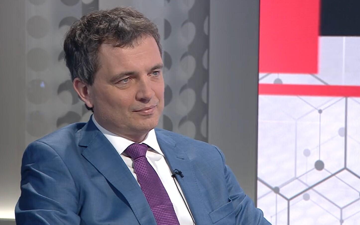 Карри Гинтер.