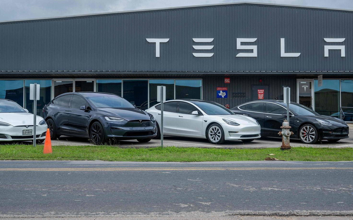 USA autofirma Tesla