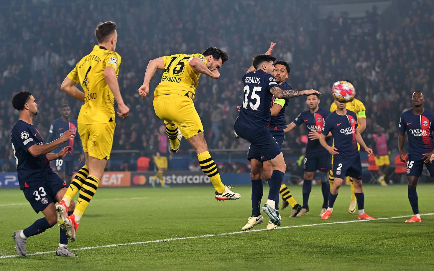 Mats Hummels võiduväravat löömas