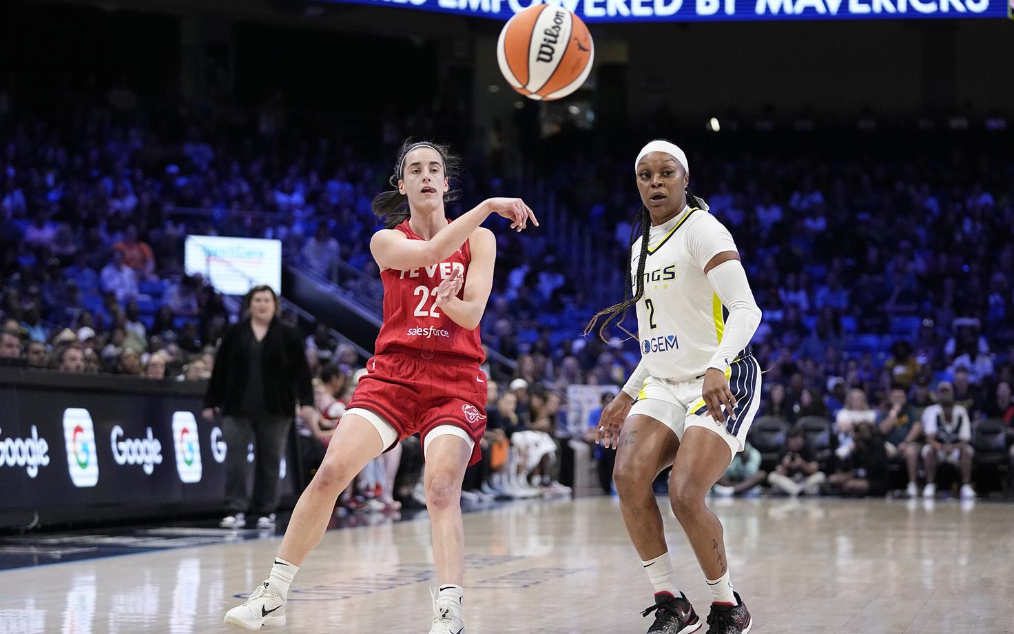 Caitlin Clark (nr 22).