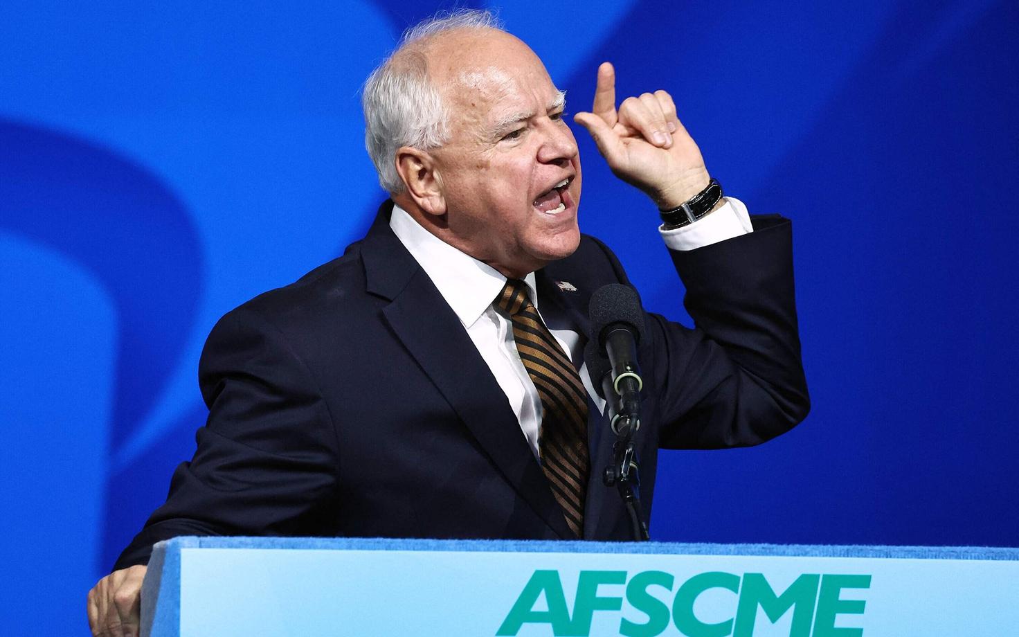 USA demokraatide asepresidendikandidaat Tim Walz teisipäeval Los Angeleses kõnet pidamas.