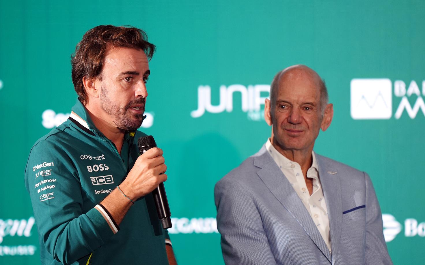 Aston Martini esipiloot Fernando Alonso ja Adrian Newey