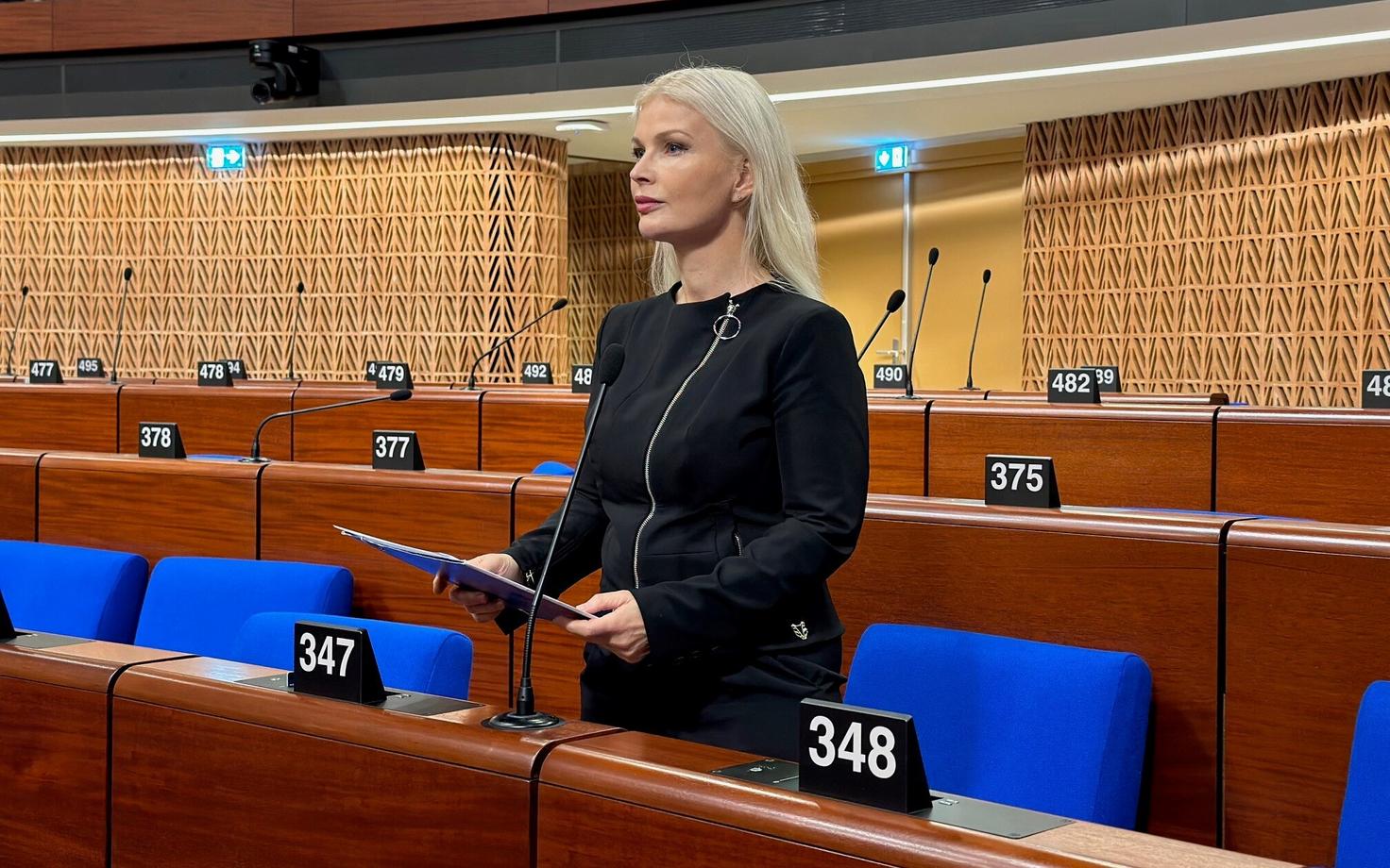 Kadri Tali esinemas Eesti delegatsiooni nimel Euroopa Nõukogu Parlamentaarses Assamblees (ENPA) Strasbourgis.