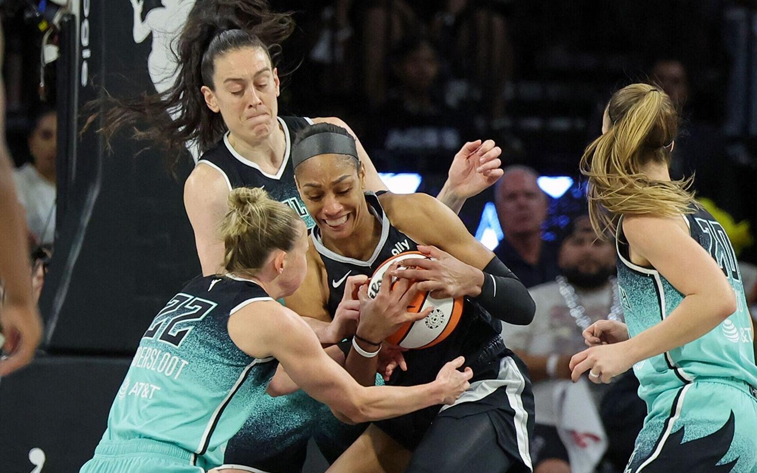 Maailma parim naiskorvpallur A'ja Wilson kolme New York Liberty mängija vahel