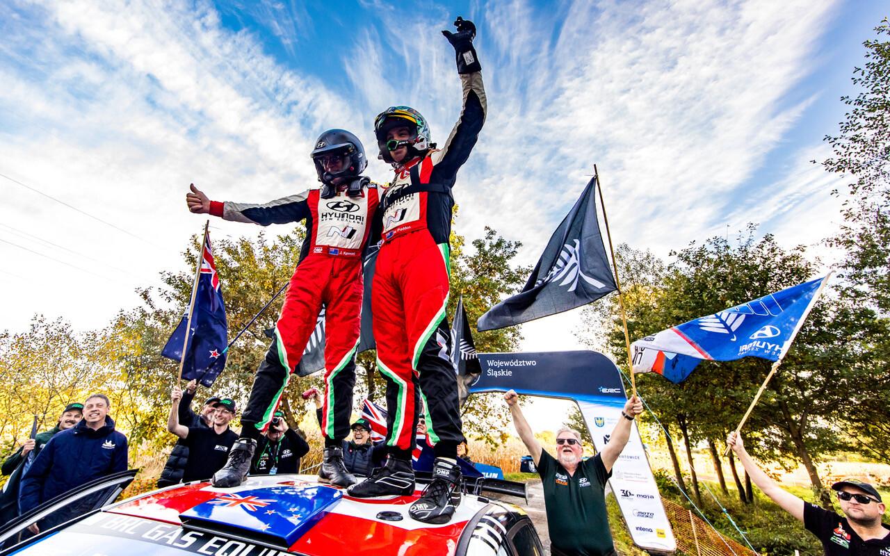 Hayden Paddon ja John Kennard.