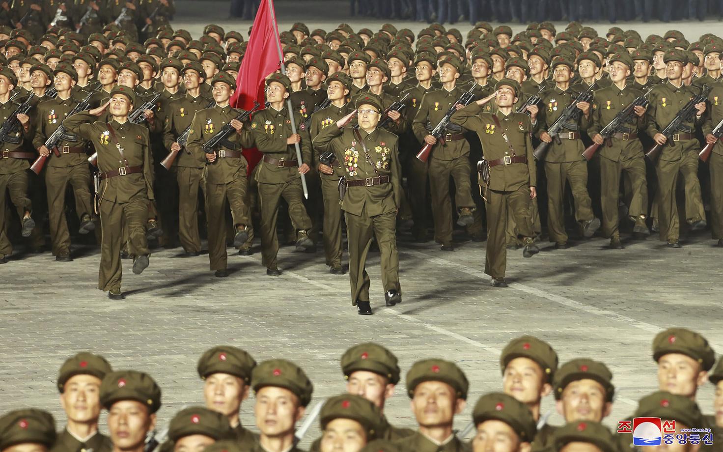 Põhja-Korea korraldab tihti sõjaväeparaade, varsti saavad stalinistliku riigi sõdurid end proovile panna ka lahinguväljal