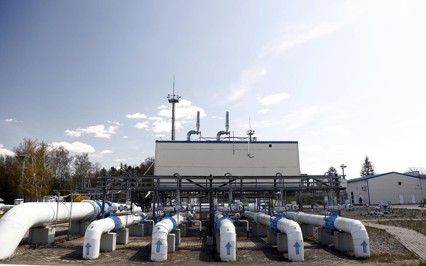 Инчукалнское газохранилище в Латвии.